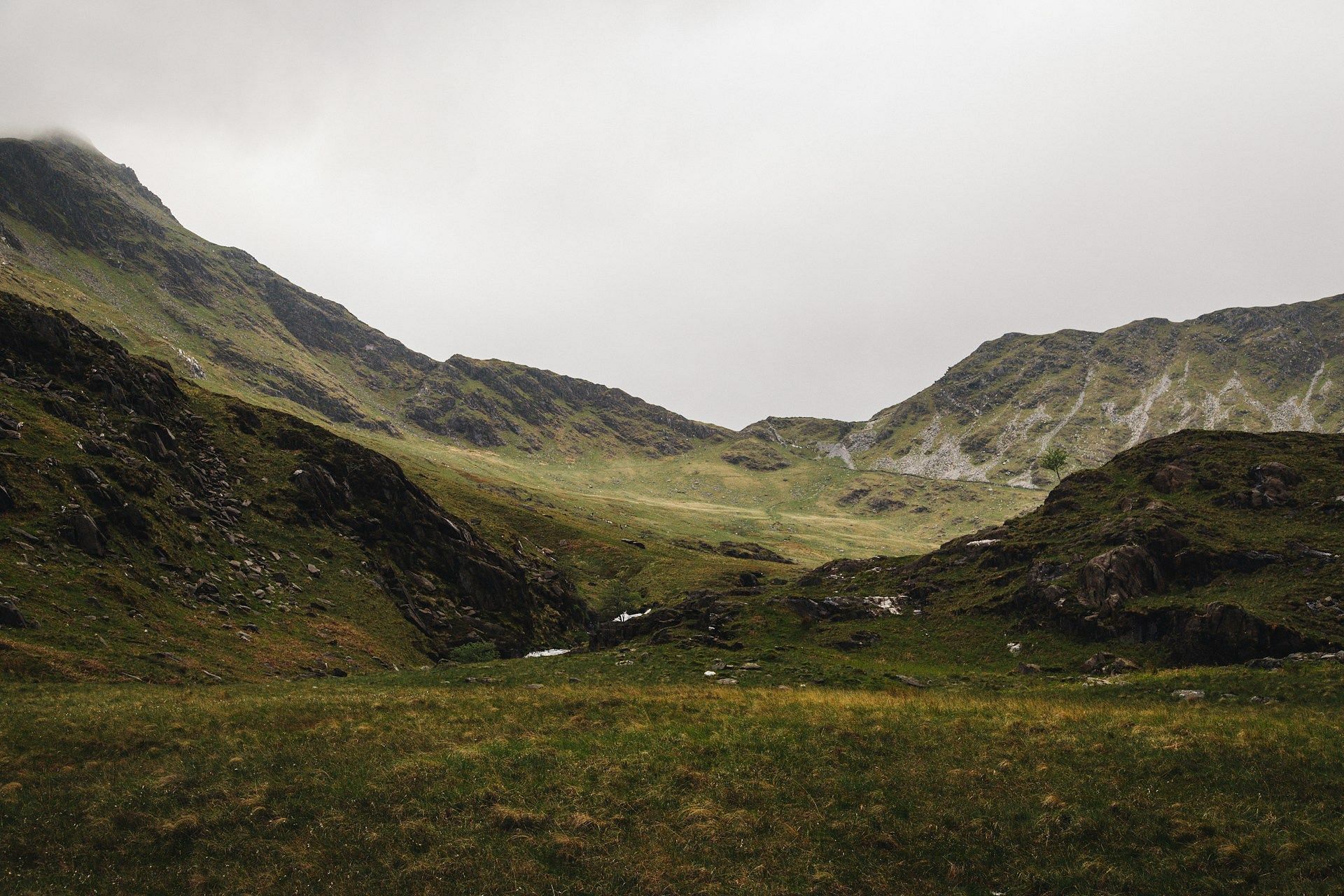 Go to the hills to breathe clean air. (Image by Edan Cohen/Unsplash)